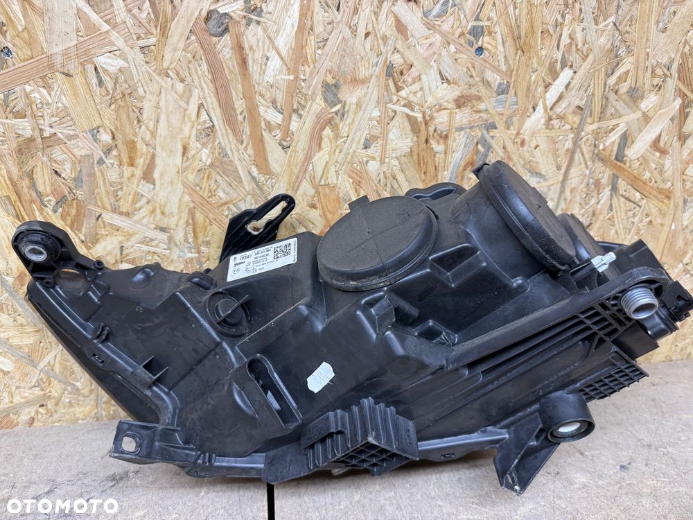 LAMPA PRZÓD PRAWA PRZEDNIA PRAWA ZWYKŁA AUDI A1 82A 82A941004 - 4
