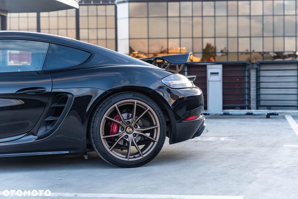 Porsche 718 Cayman GPF GTS PDK - 3