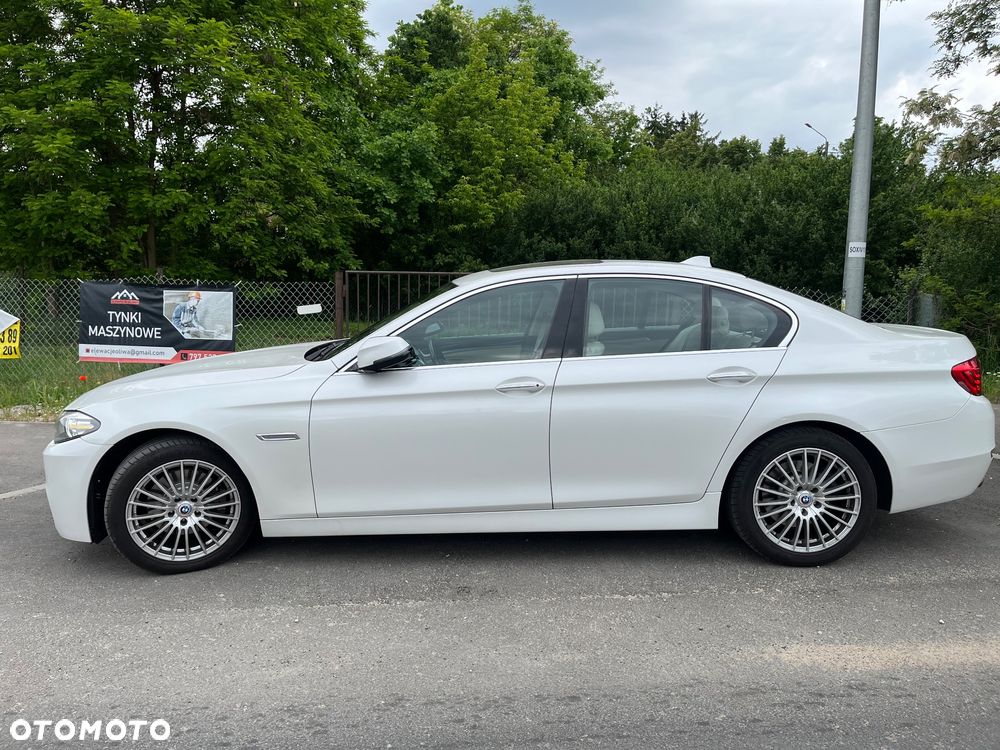 BMW Seria 5 528i xDrive Luxury Line - 2