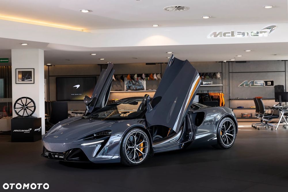 McLaren Artura - 1