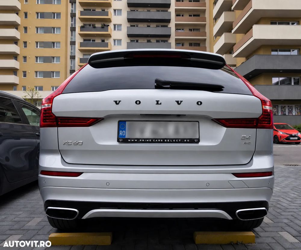 Volvo XC 60 B4 MHEV AWD R-Design - 4