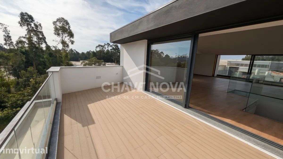Moradia Geminada V3 c/ Terraço em Rio Meão (Santa Maria da Feira) - Grande imagem: 2/32