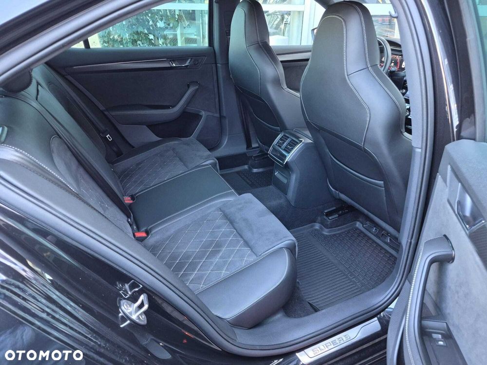 Skoda Superb 1.5 TSI Sportline DSG - 9