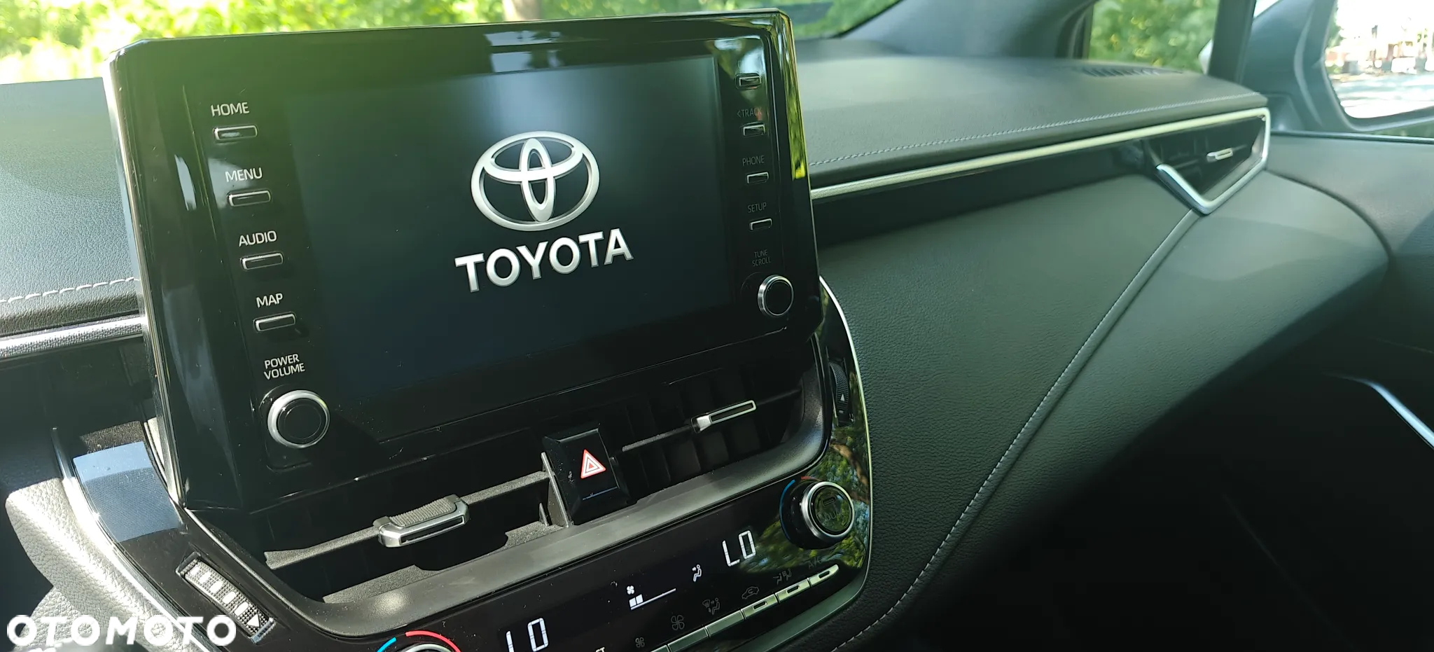 Toyota Corolla 2.0 Hybrid Executive - 14