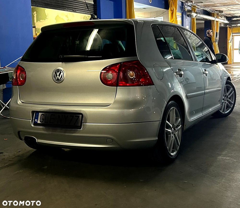 Volkswagen Golf V 2.0 TDI DPF GT Sport - 9