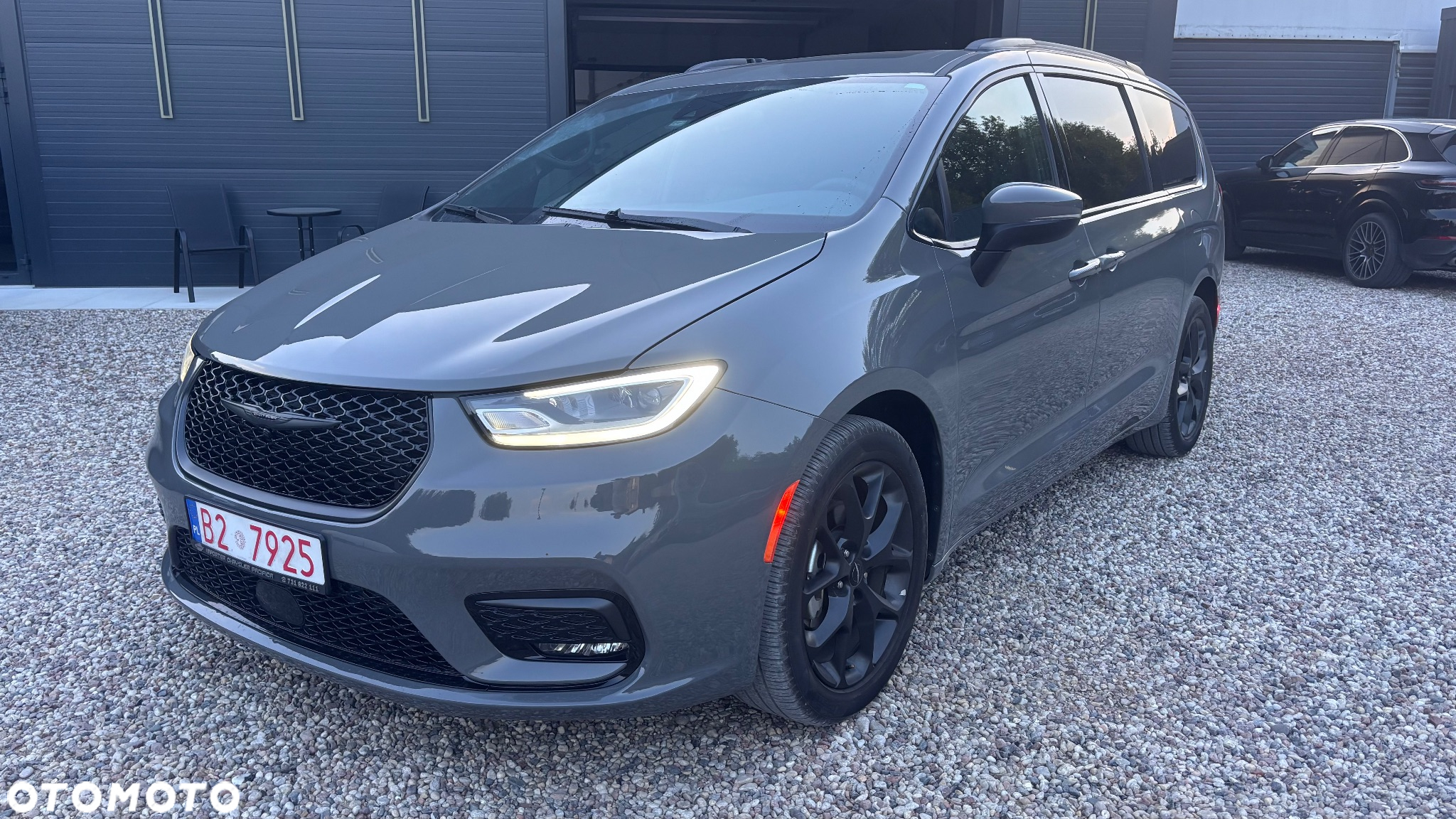 Chrysler Pacifica - 7