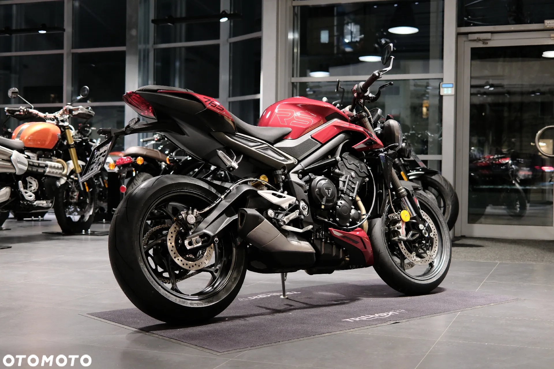 Triumph Street Triple - 4