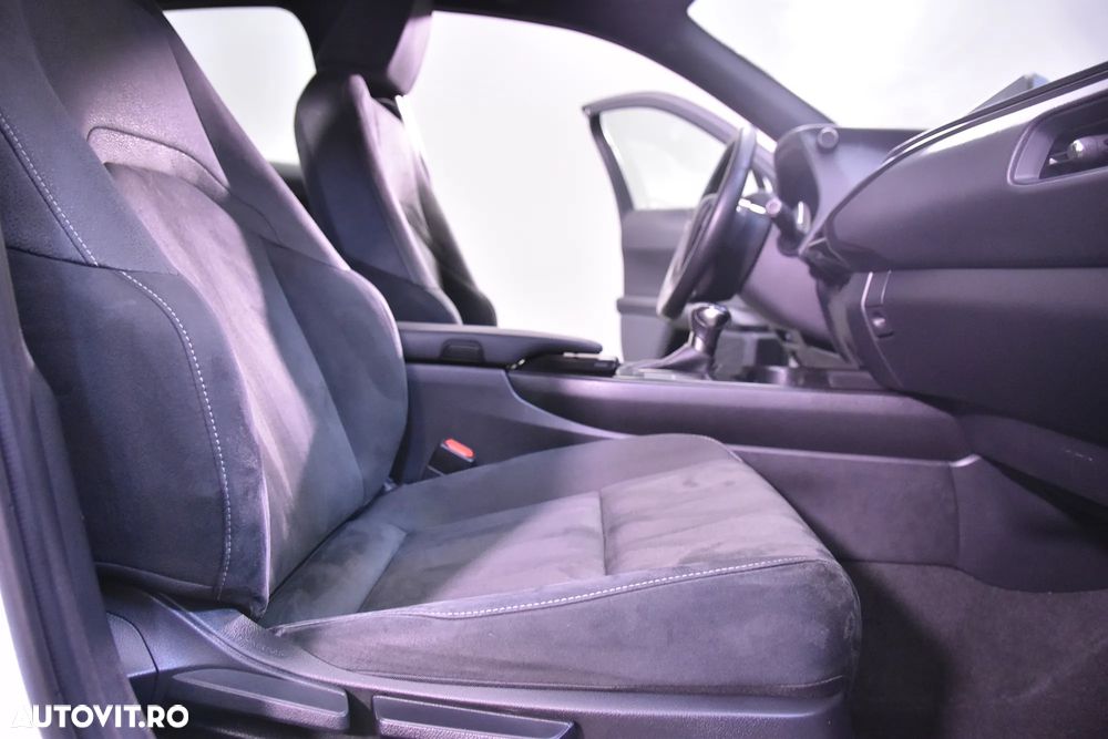 Lexus UX - 11