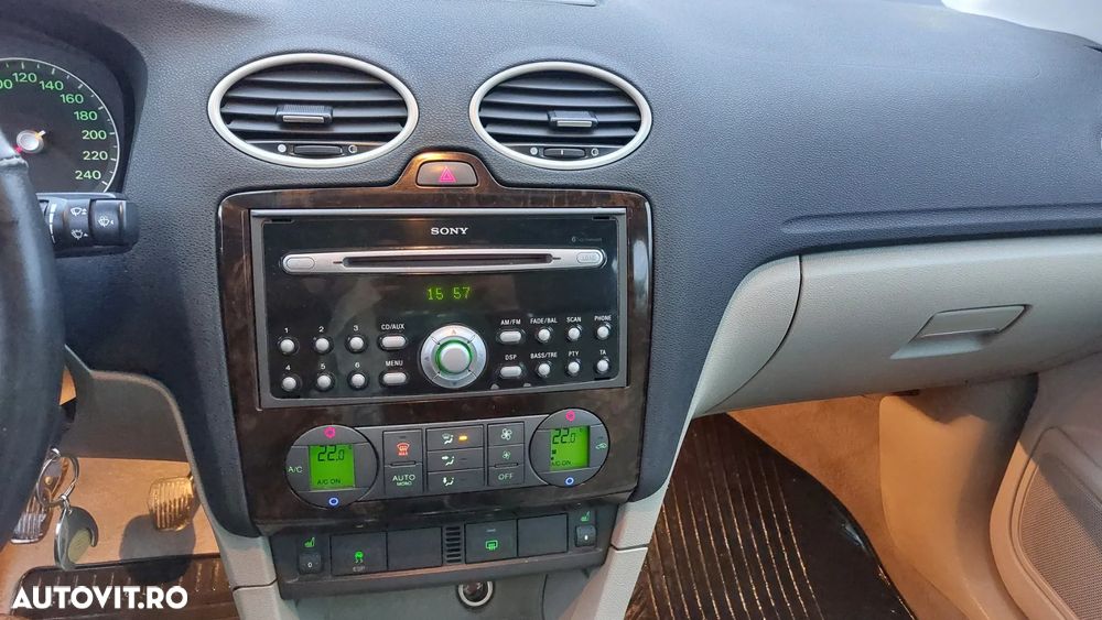 Ford Focus 2.0 TDCI 136 Ghia - 13