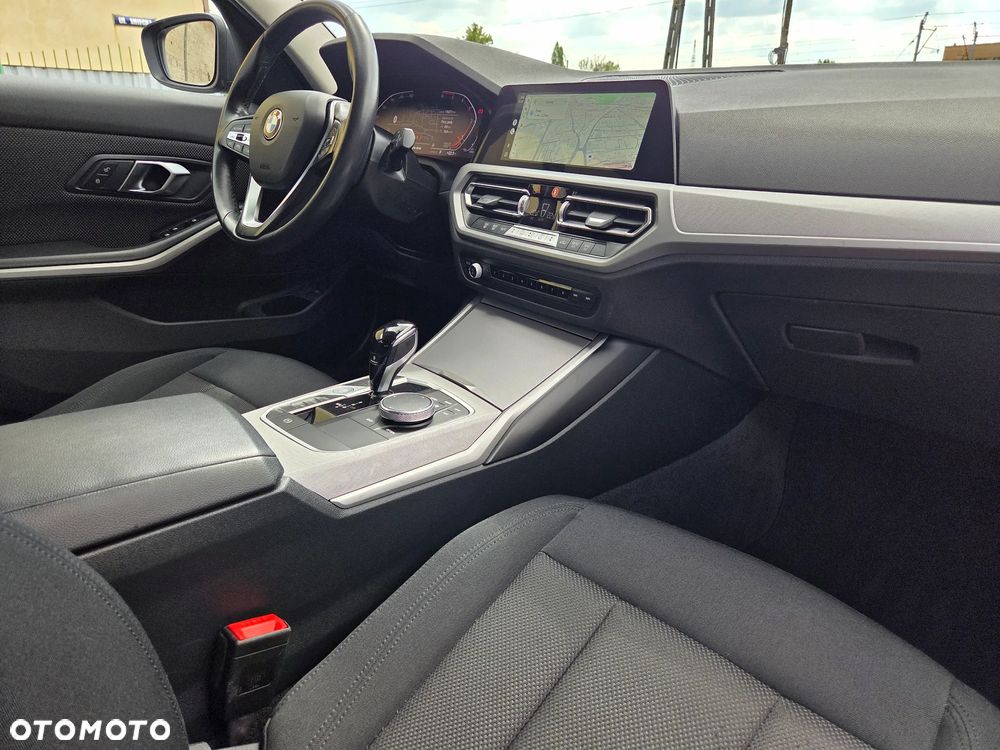 BMW Seria 3 320d xDrive Advantage - 14