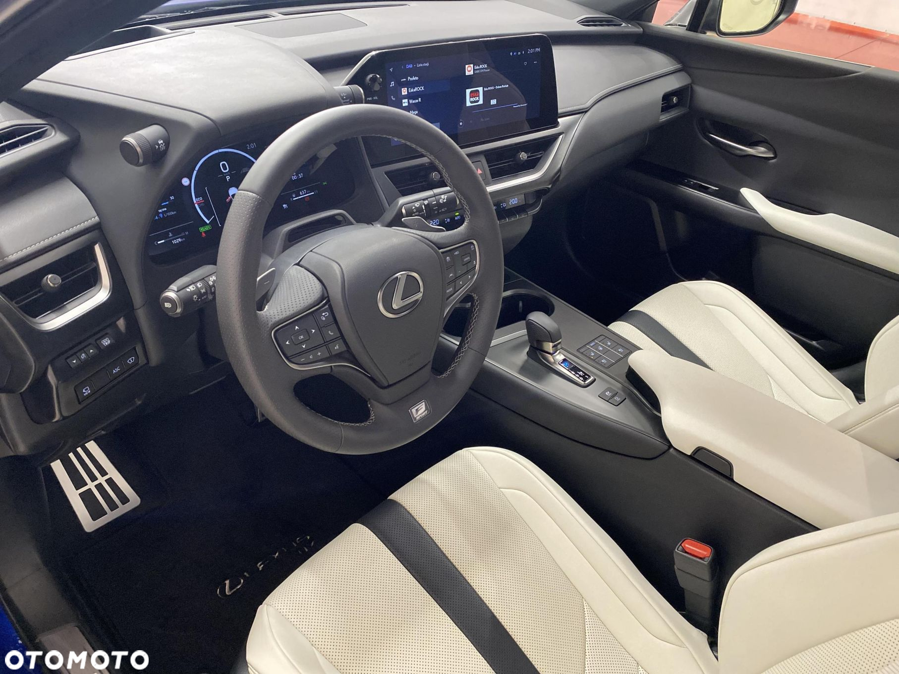 Lexus UX - 10