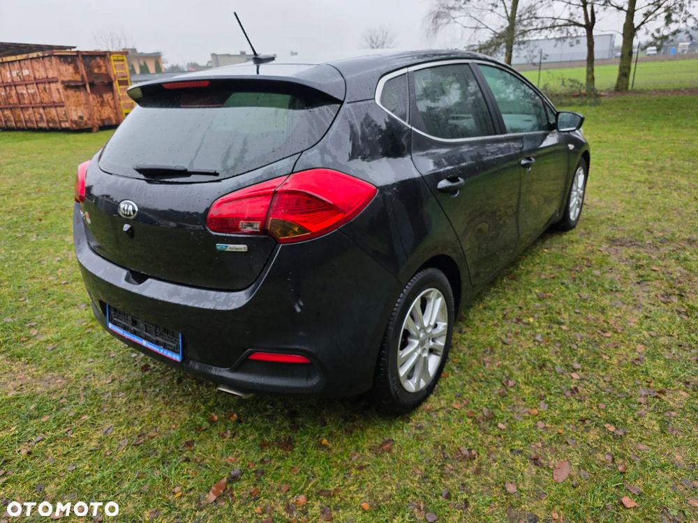 Kia Ceed 1.6 GDI Dream Team Edition - 3