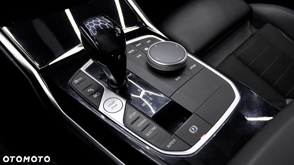 BMW Seria 3 330e xDrive Sport Line - 24