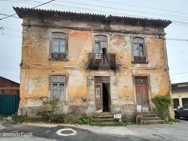 Moradia T5 de três pisos para remodelação, situada em Sernada do Vouga - Grande imagem: 3/12