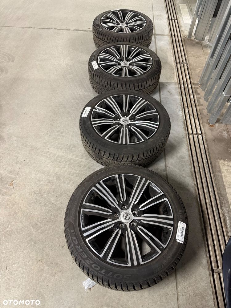 4x Oryginalna felgę Volvo z oponą Pirelli Winter Sottozero 3 235/45 R1 - 1