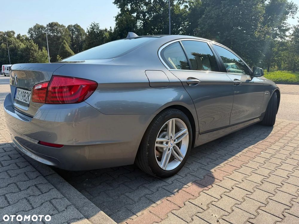 BMW Seria 5 523i - 6