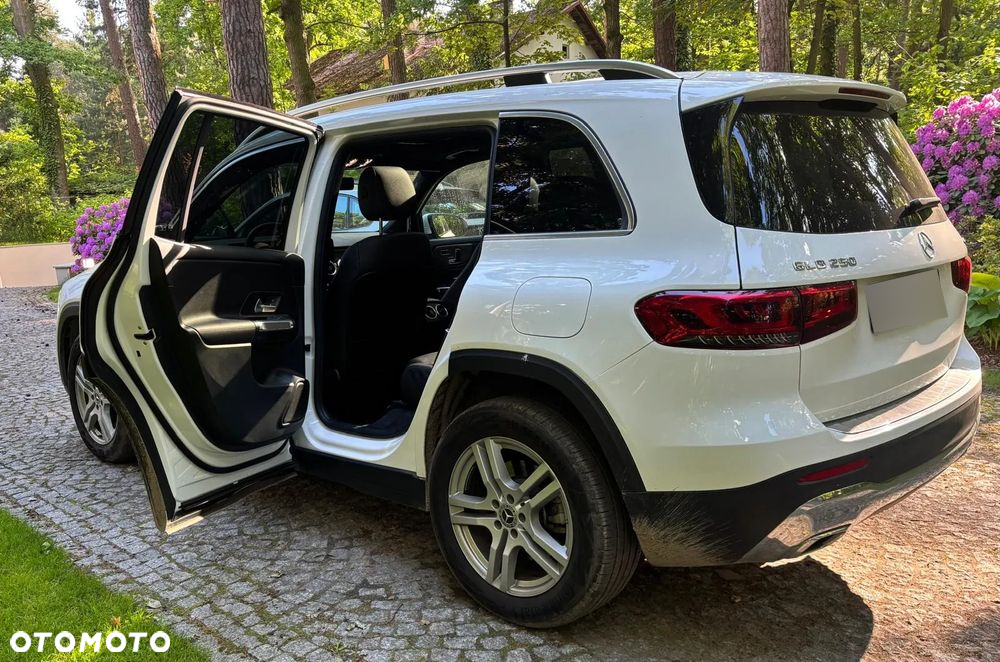Mercedes-Benz GLB 250 4-Matic 8G-DCT - 12