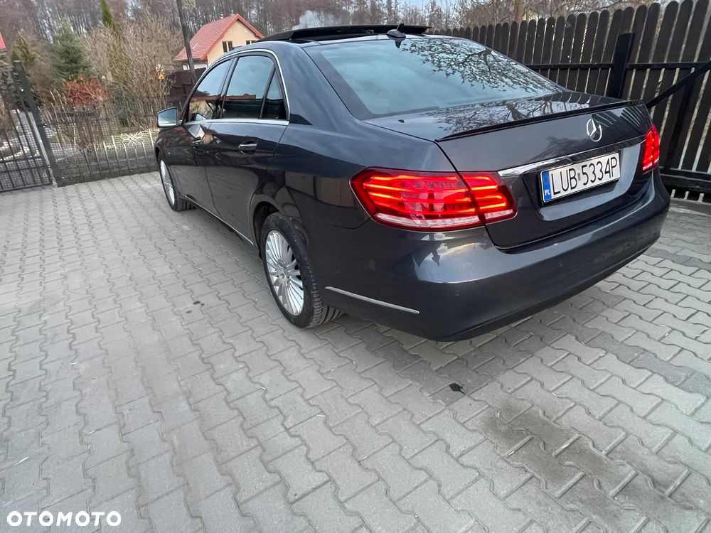 Mercedes-Benz Klasa E 220 d 4Matic 9G-TRONIC Night Edition - 3