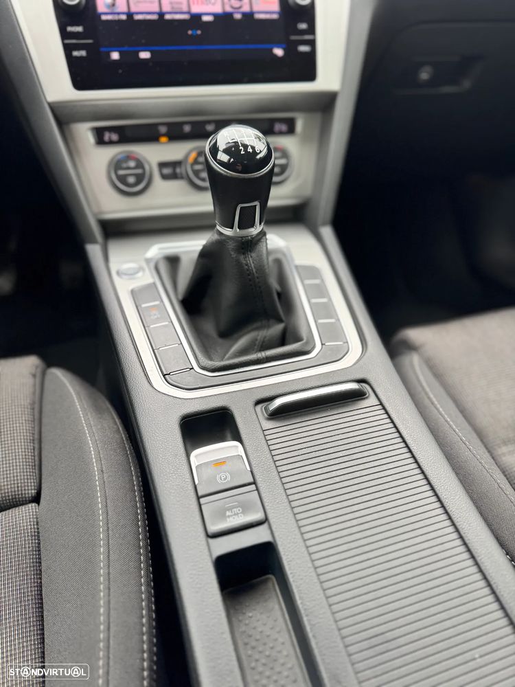VW Passat 2.0 TDI Highline - 16