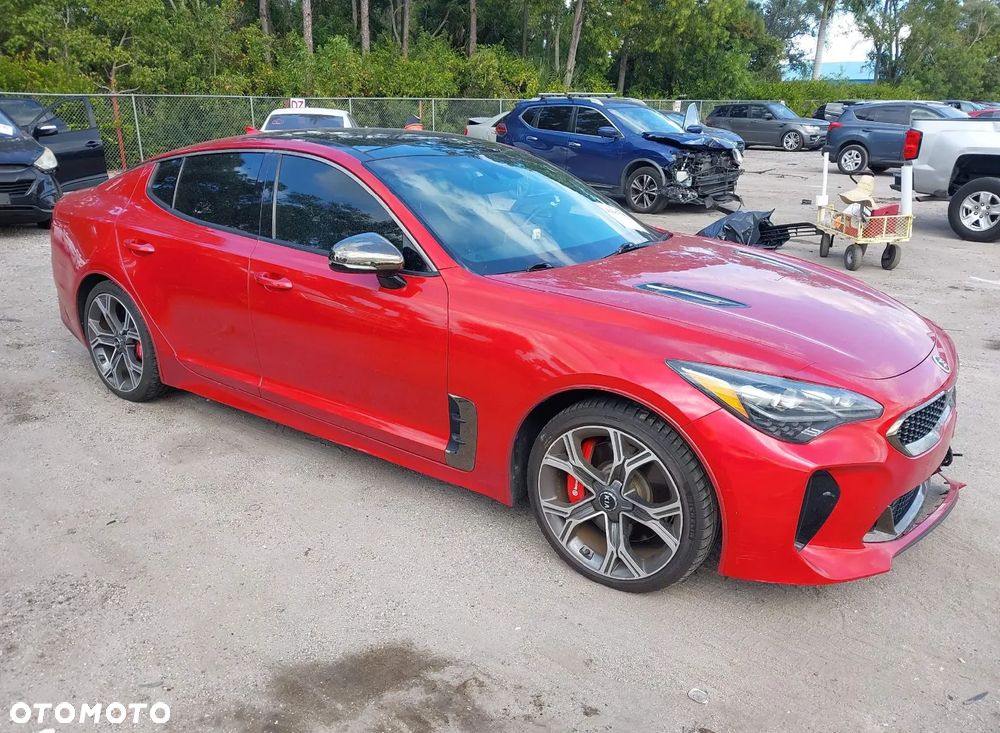 Kia Stinger - 1
