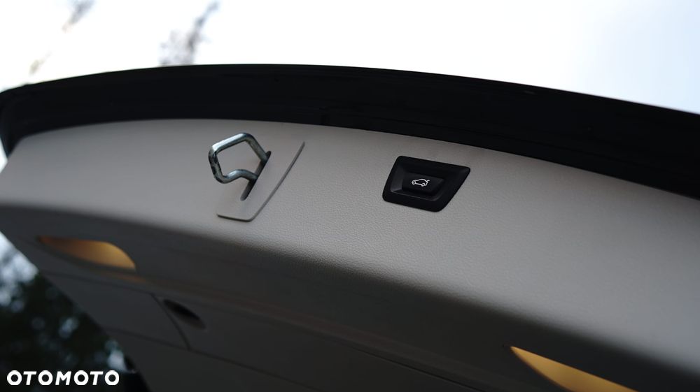 BMW Seria 3 318d Luxury Line - 27