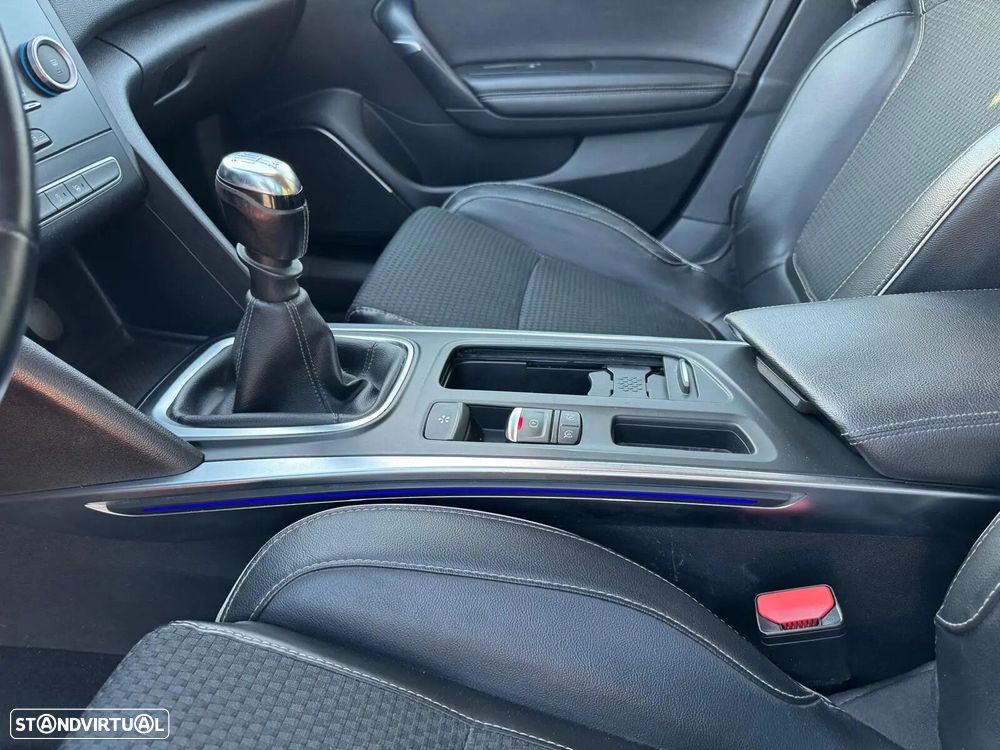 Renault Mégane Sport Tourer ENERGY TCe 130 BOSE EDITION - 21