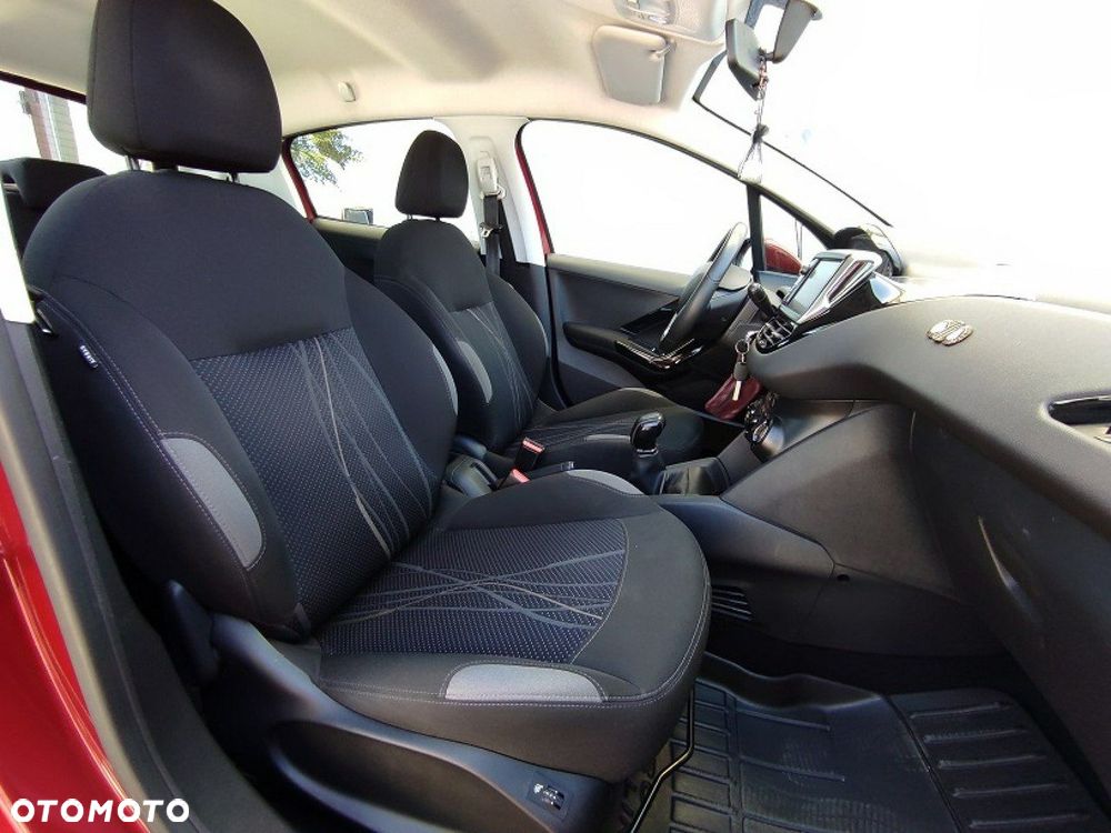 Peugeot 208 - 13