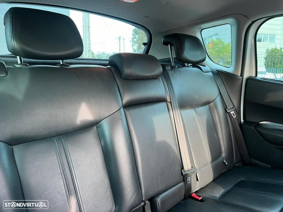 Peugeot 3008 2.0 HDi Hybrid4 - 9