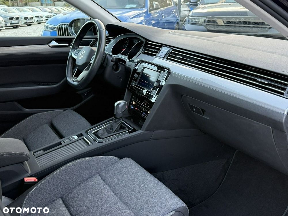 Volkswagen Passat - 17