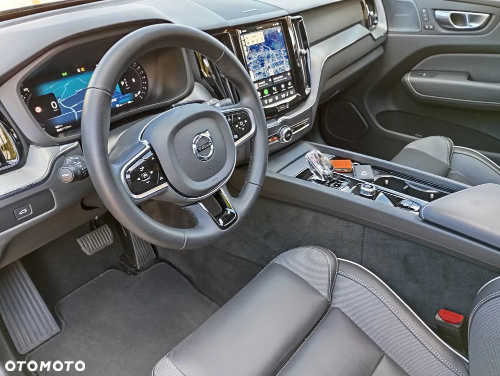 Volvo XC 60 B5 B AWD Plus Dark - 16