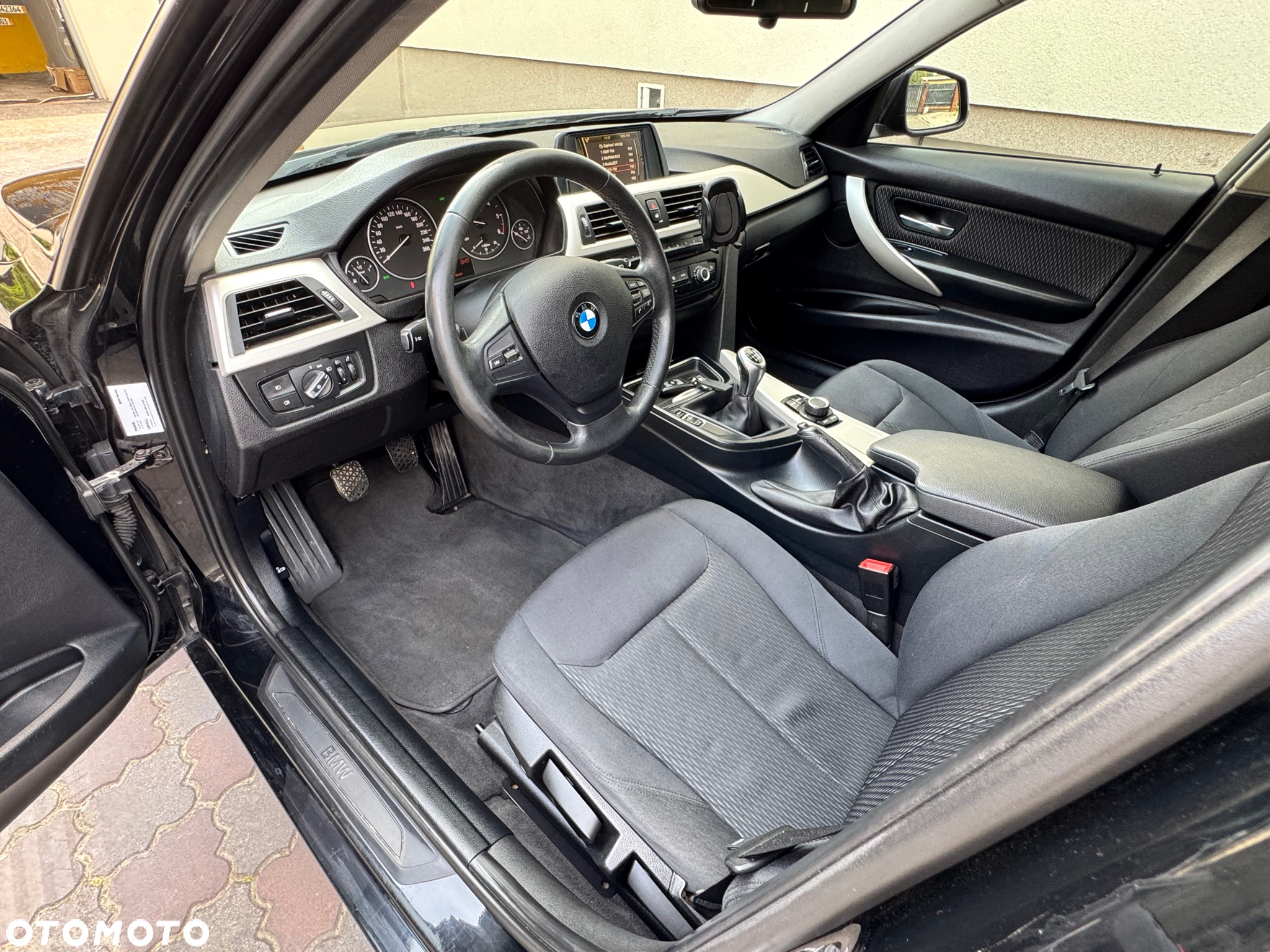 BMW Seria 3 318d Luxury Line - 9