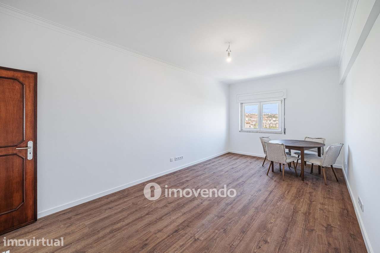 Apartamento T2 remodelado, com cozinha equipada, na Reboleira - Grande imagem: 4/35
