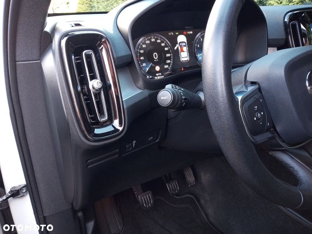 Volvo XC 40 T3 Momentum Pro - 18