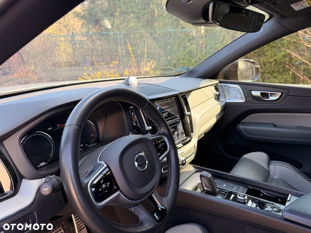 Volvo XC 60 B5 D AWD R-Design - 8