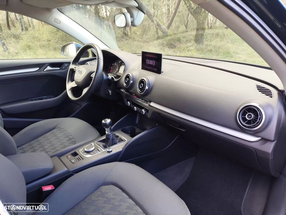 Audi A3 Limousine 1.6 TDI Business Line Attraction - 19