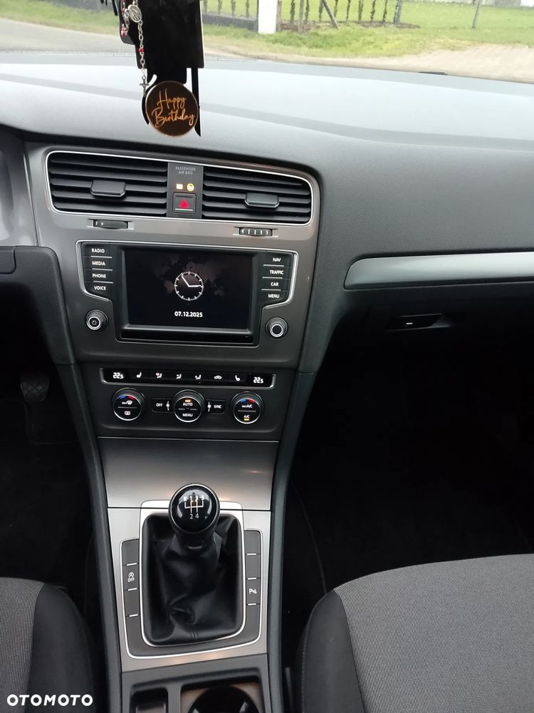 Volkswagen Golf 1.6 TDI BlueMotion Comfortline - 15