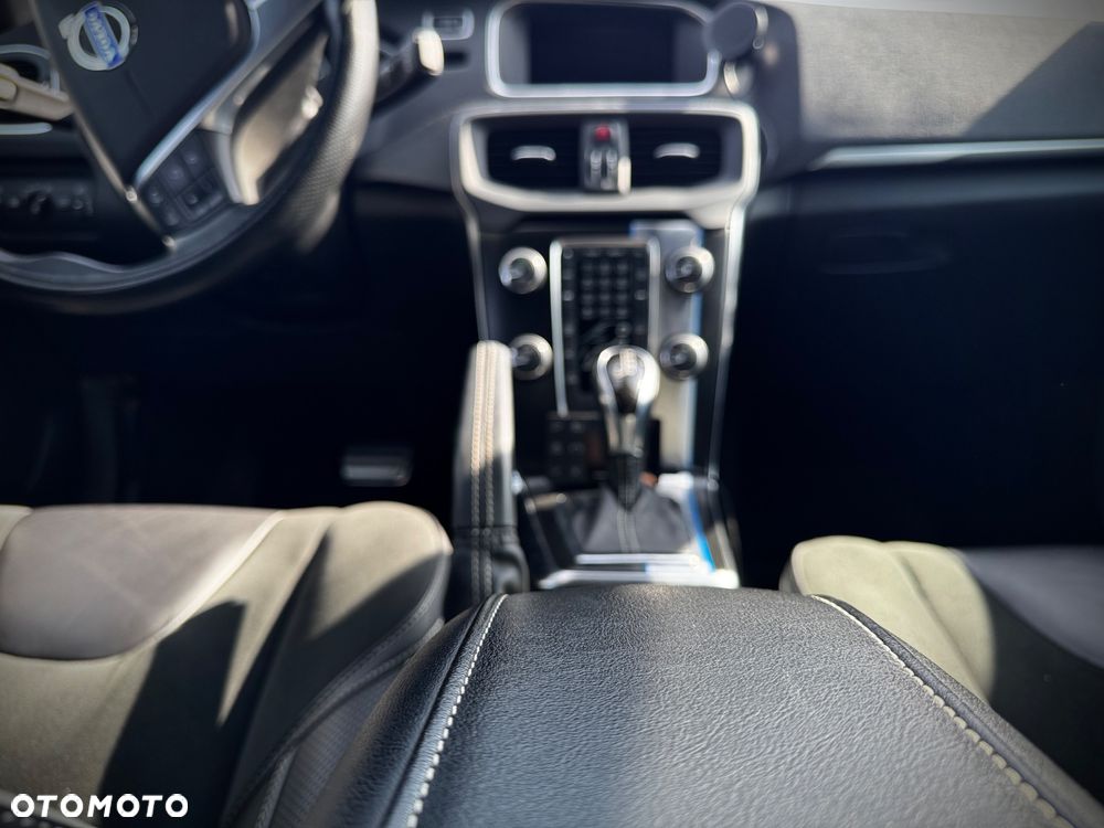 Volvo V40 D4 Drive-E R-Design Momentum - 23