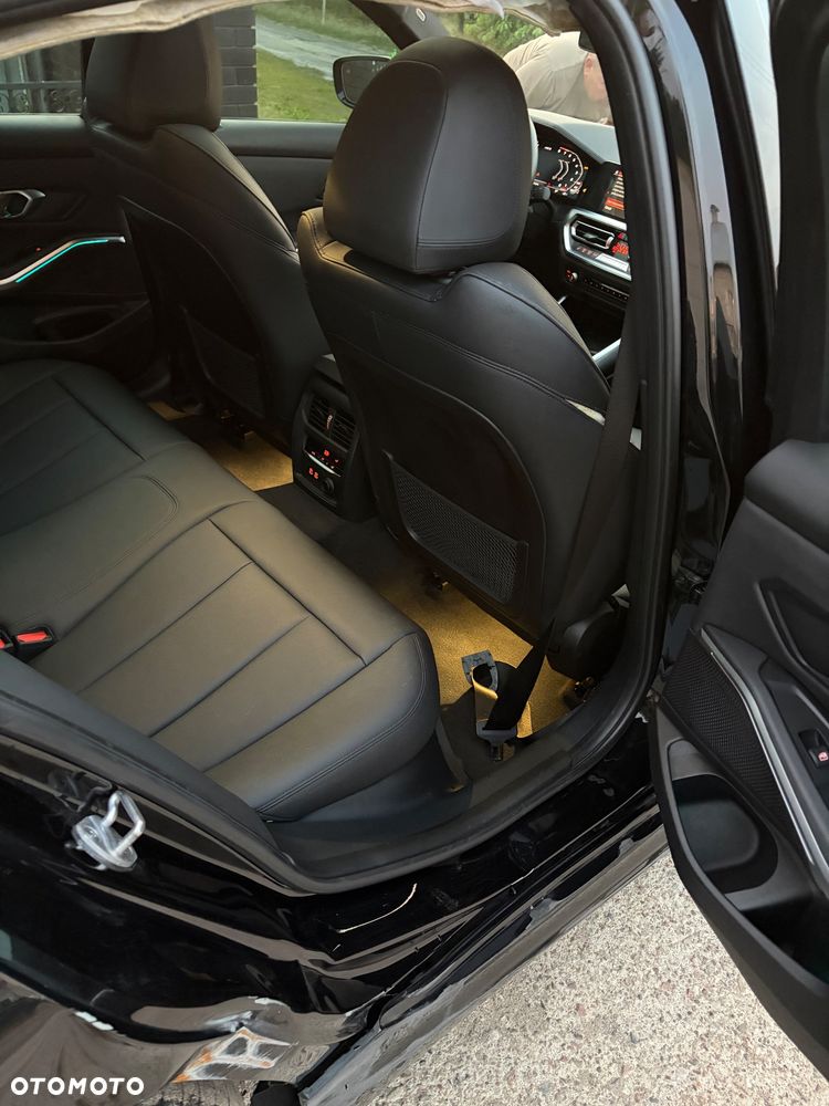 BMW Seria 3 M340i xDrive - 26