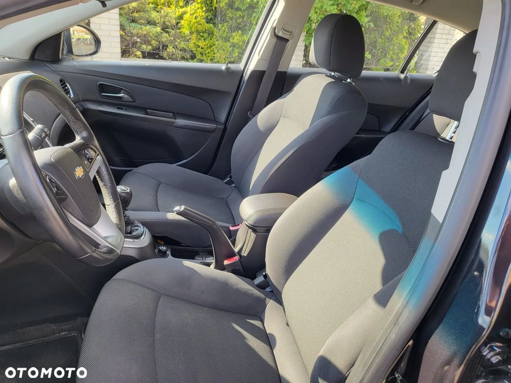 Chevrolet Cruze 1.6 - 9