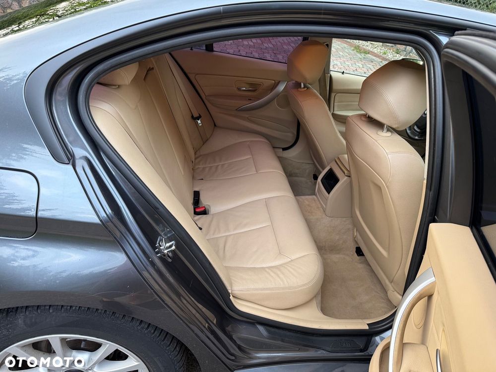 BMW Seria 3 320d DPF Edition Lifestyle - 10