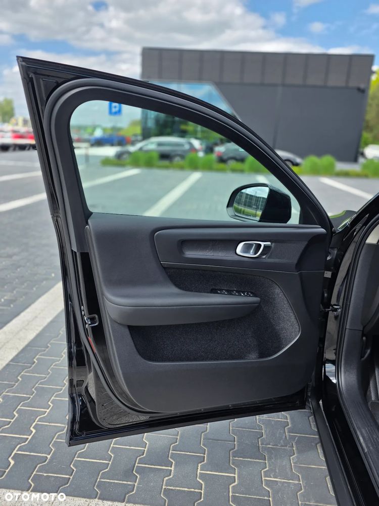 Volvo XC 40 T3 Momentum Pro - 26