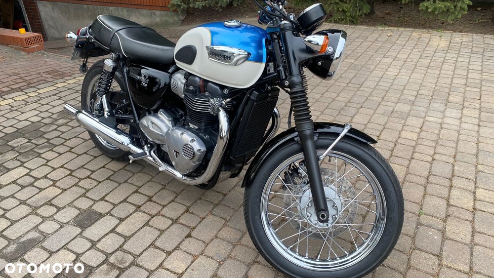 Triumph Bonneville - 2