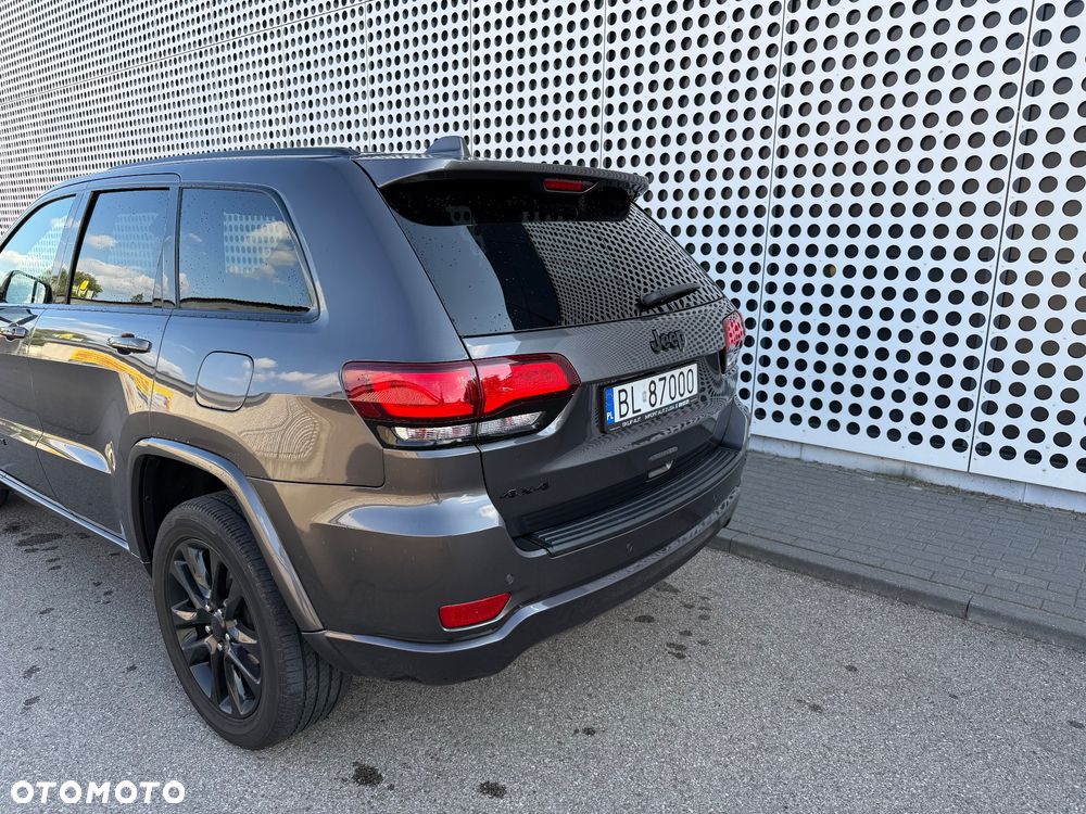 Jeep Grand Cherokee - 25