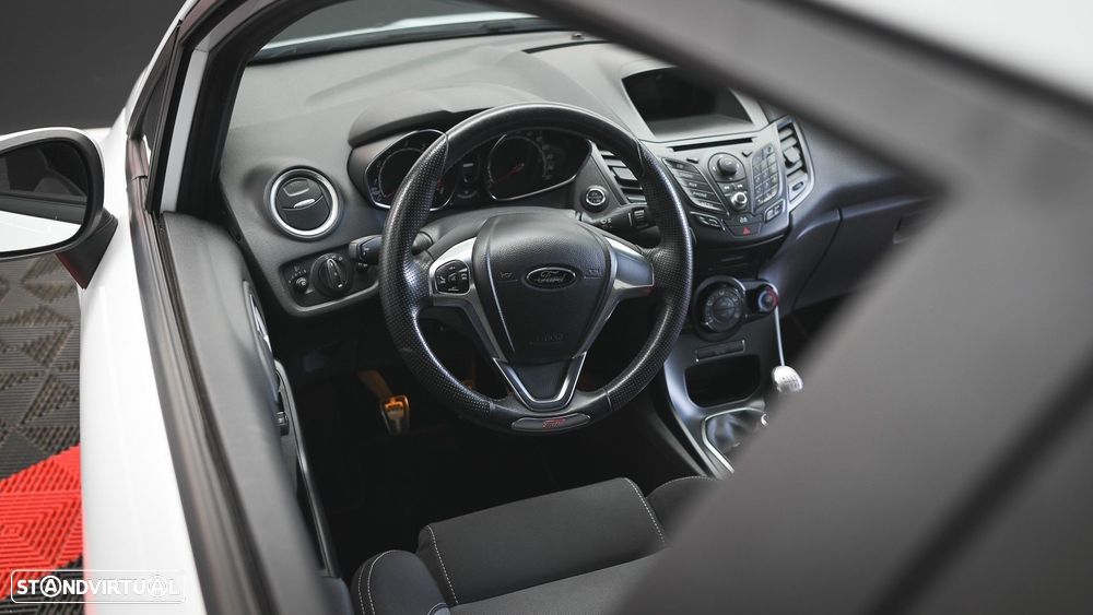 Ford Fiesta 1.6 EcoBoost ST - 39