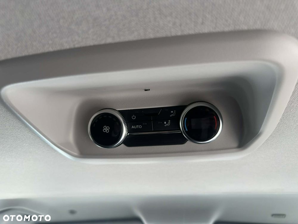 Volkswagen Caravelle - 17