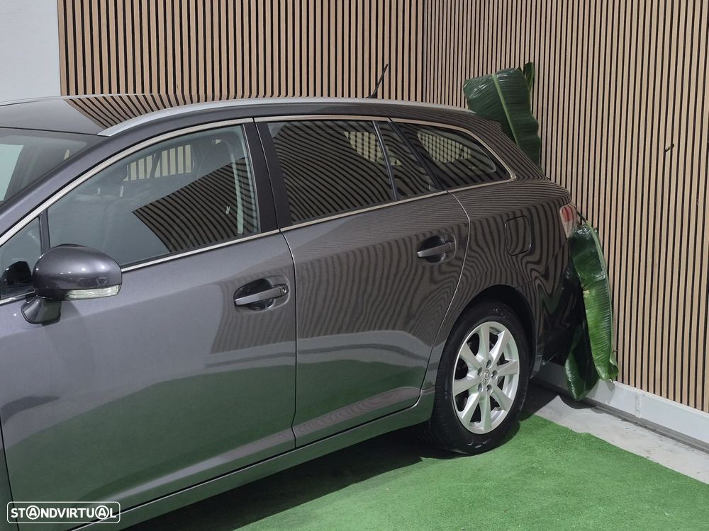 Toyota Avensis 2.0 D-4D Exclusive +Pele+GPS — fotografia 4