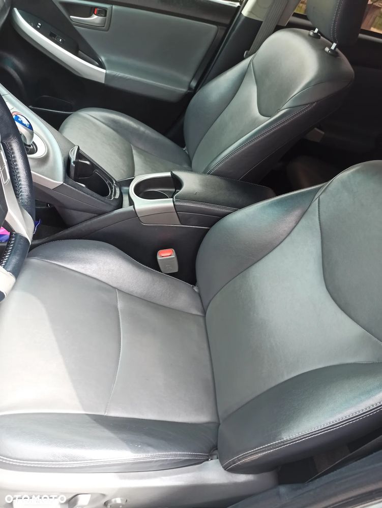 Toyota Prius Hybrid - 12