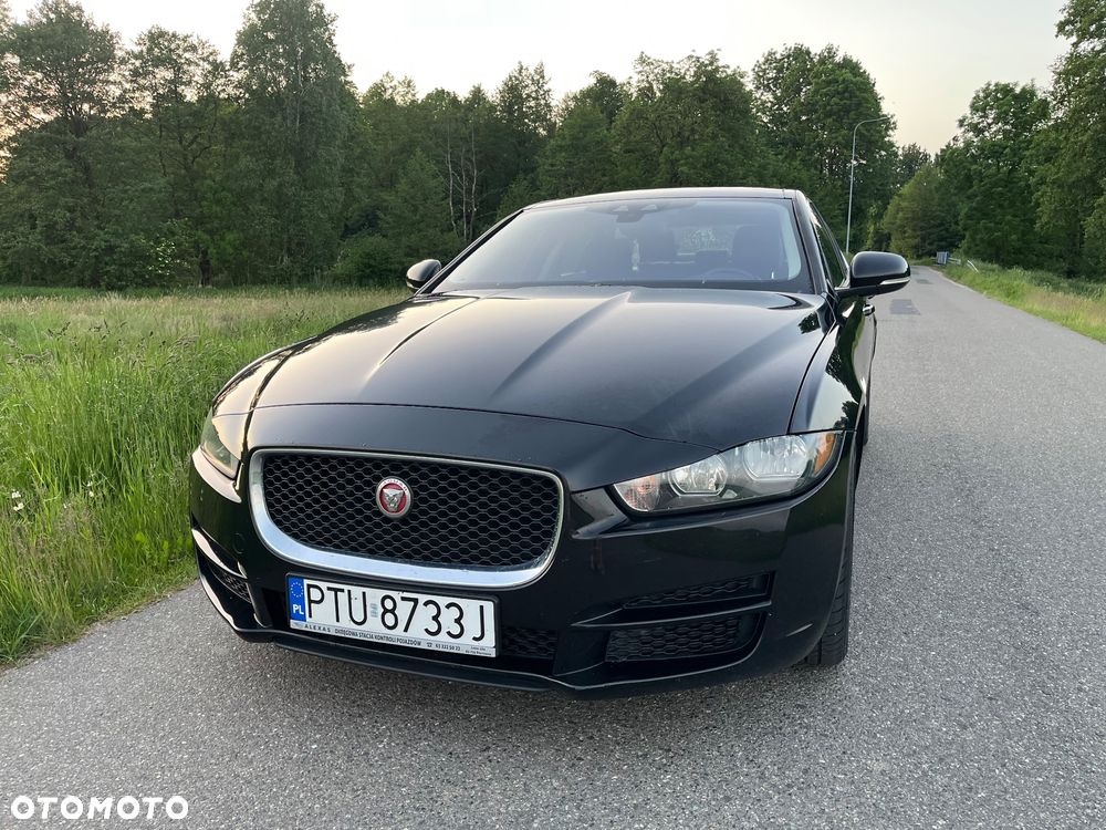 Jaguar XE 2.0 T Portfolio - 11