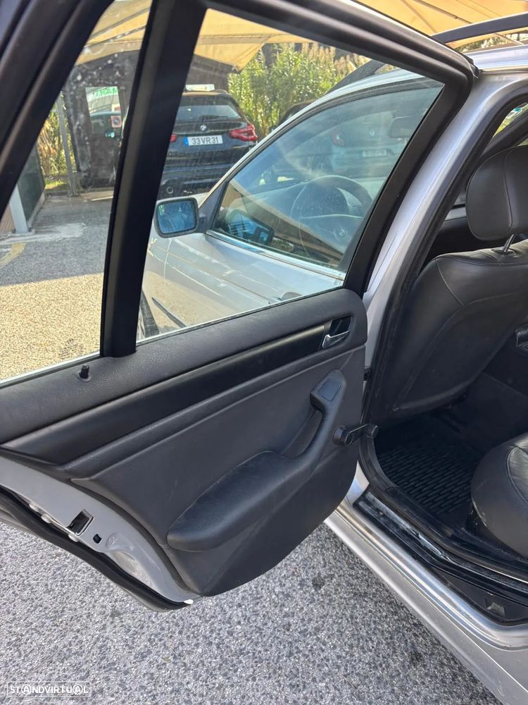 BMW 320 d Touring - 12
