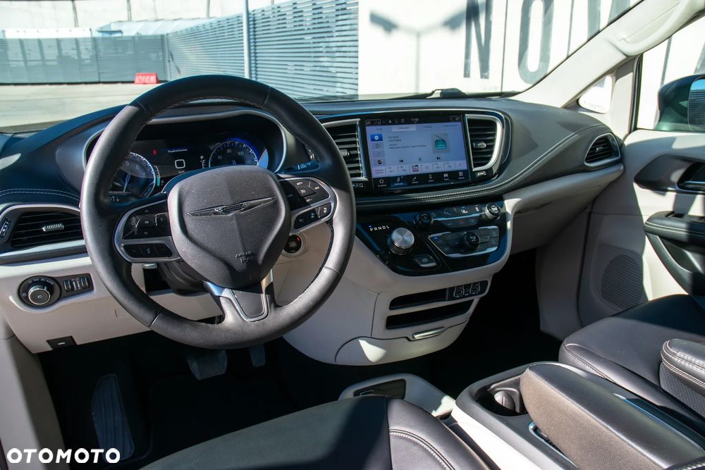 Chrysler Pacifica - 22
